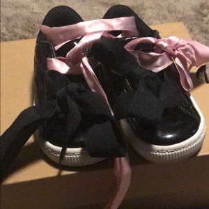 Toddler black Puma sneakers